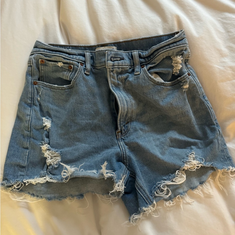 Abercrombie and Fitch 4” mom short